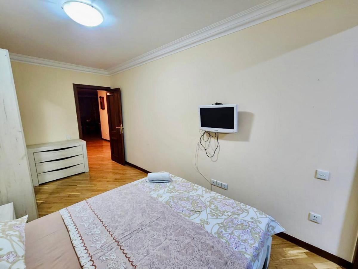 Family Spacious 3 Bedroom Apartment In The Middle Of City Center, Next To North Avenue Yerevan Ngoại thất bức ảnh