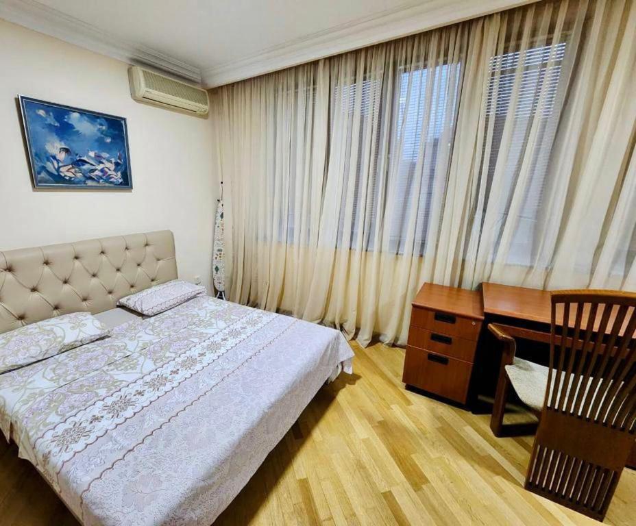 Family Spacious 3 Bedroom Apartment In The Middle Of City Center, Next To North Avenue Yerevan Ngoại thất bức ảnh