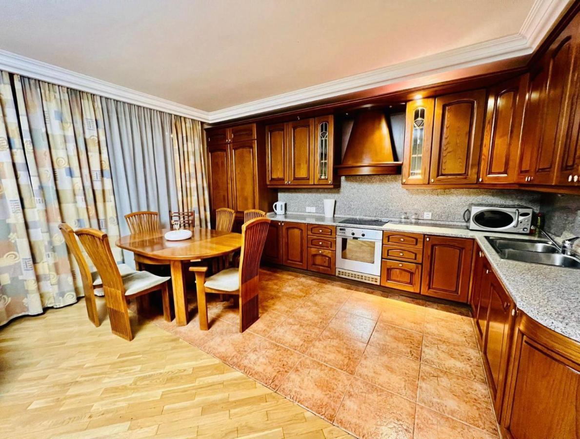 Family Spacious 3 Bedroom Apartment In The Middle Of City Center, Next To North Avenue Yerevan Ngoại thất bức ảnh