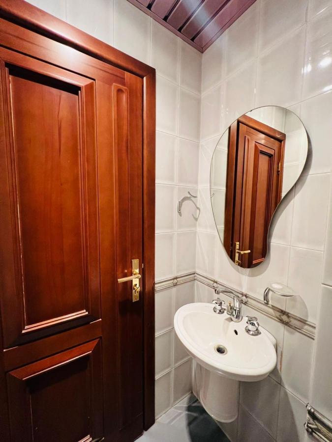 Family Spacious 3 Bedroom Apartment In The Middle Of City Center, Next To North Avenue Yerevan Ngoại thất bức ảnh